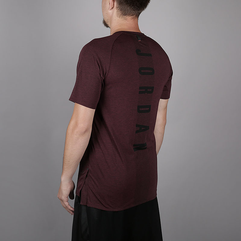 мужская бордовая футболка Jordan 23 Tech Cool Men's Short-Sleeve Training Top 889703-687 - цена, описание, фото 3